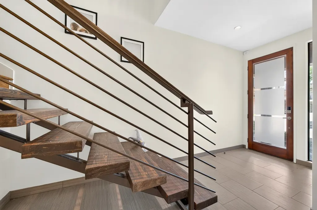 381 E Greenbriar Lane Dallas TX 75203