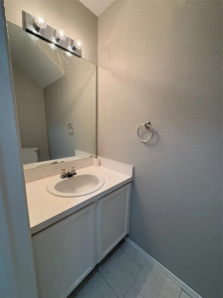 1817 Berkeley Drive Glenn Heights TX 75154