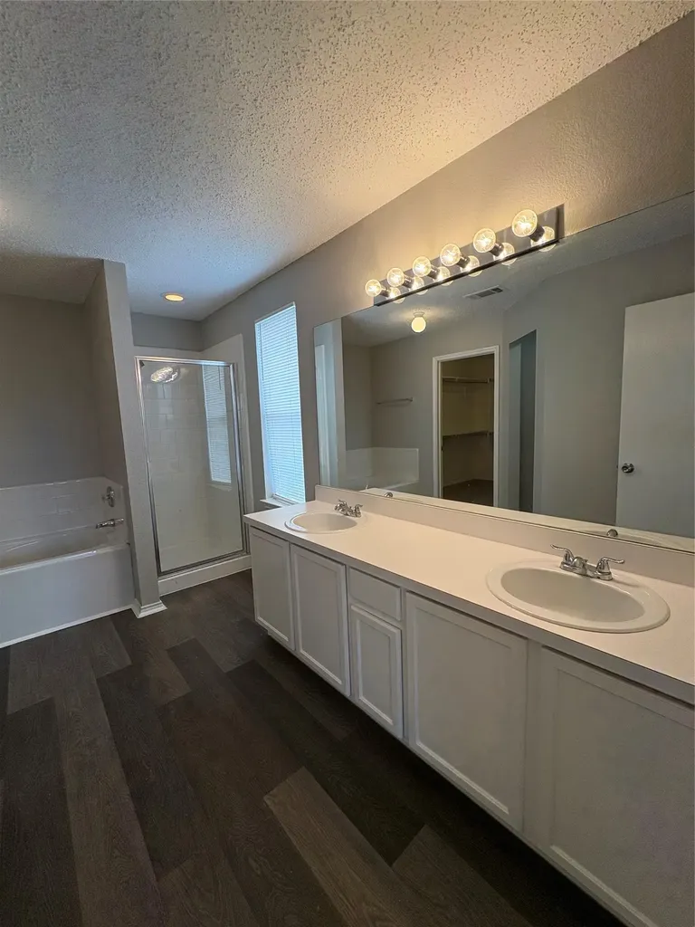 1817 Berkeley Drive Glenn Heights TX 75154