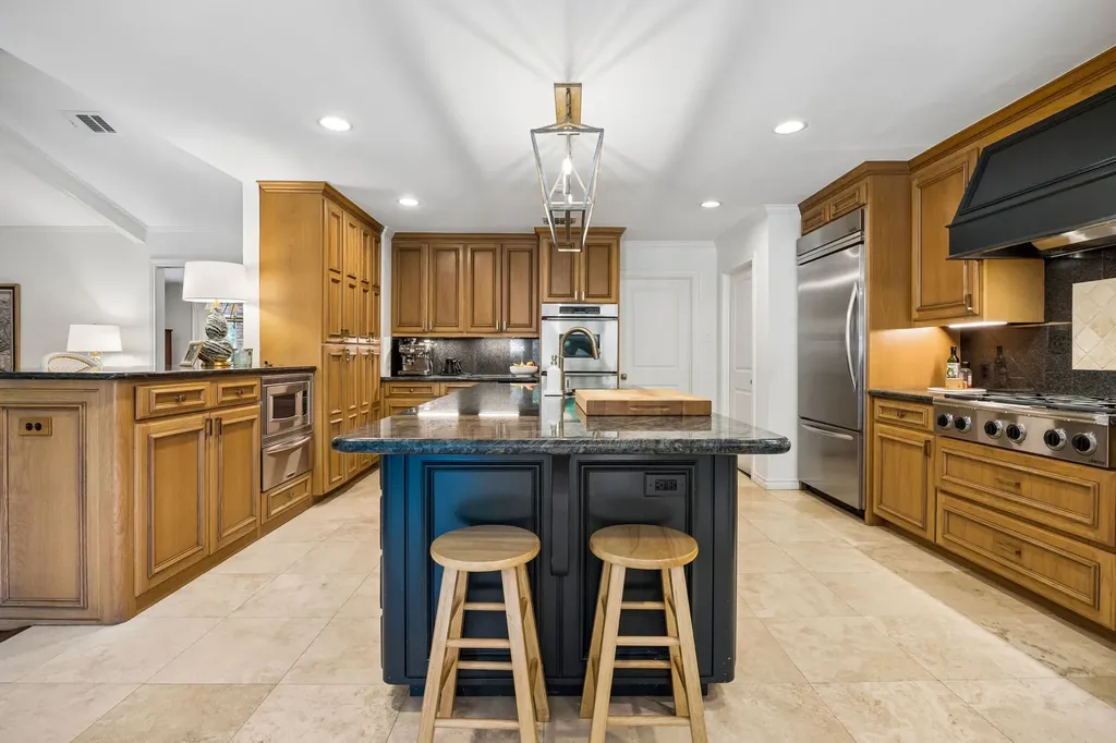 6929 Elmridge Drive Dallas TX 75240