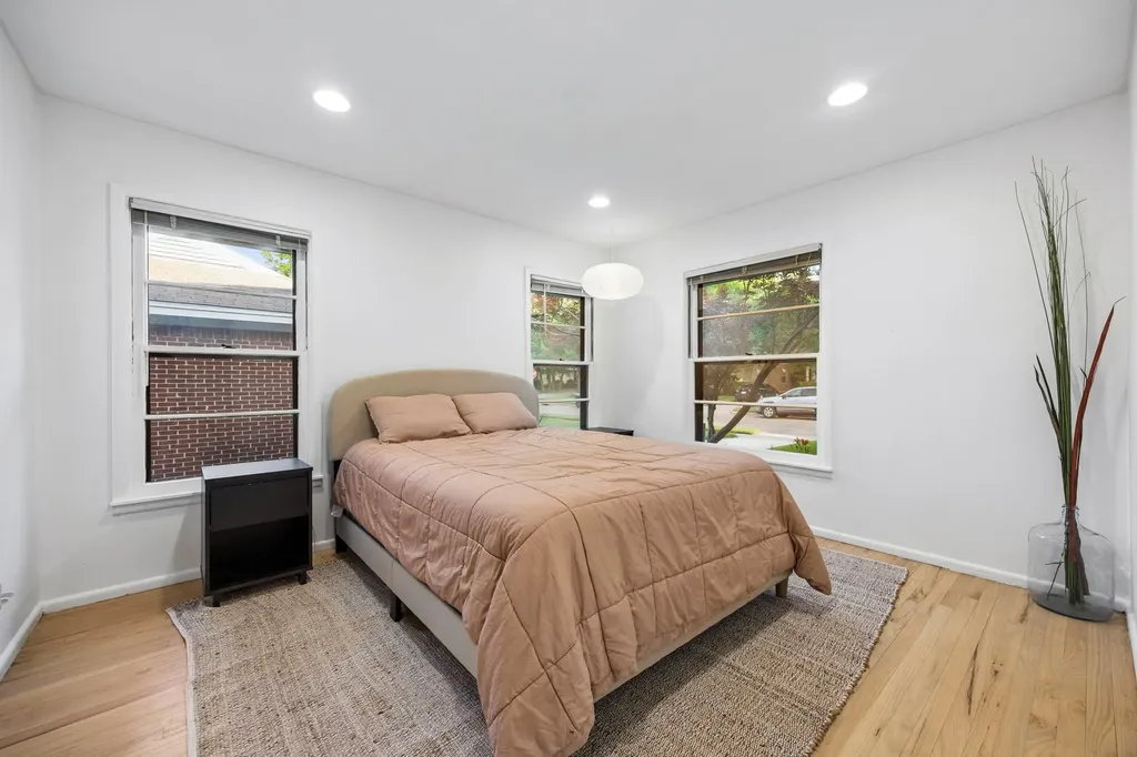 2111 Melbourne Avenue Dallas TX 75224