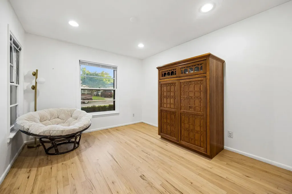 2111 Melbourne Avenue Dallas TX 75224