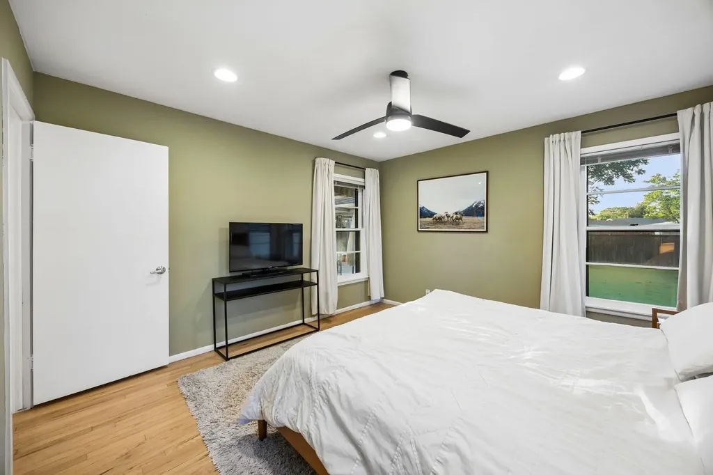 2111 Melbourne Avenue Dallas TX 75224