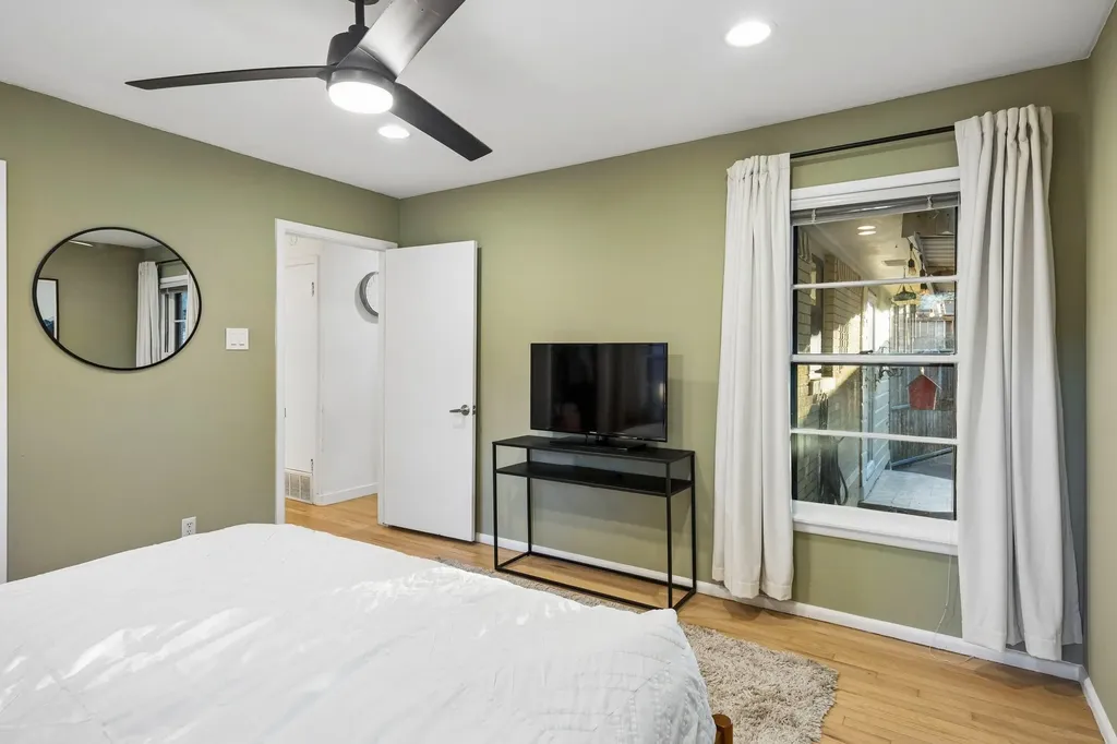 2111 Melbourne Avenue Dallas TX 75224