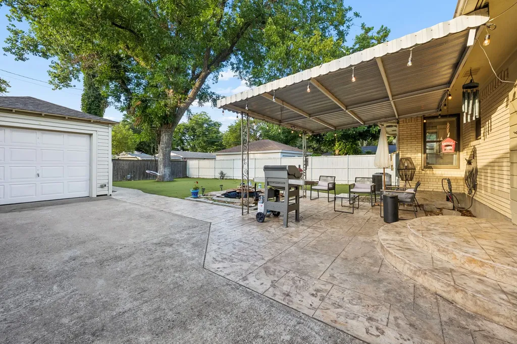 2111 Melbourne Avenue Dallas TX 75224