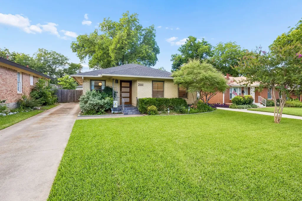 2111 Melbourne Avenue Dallas TX 75224