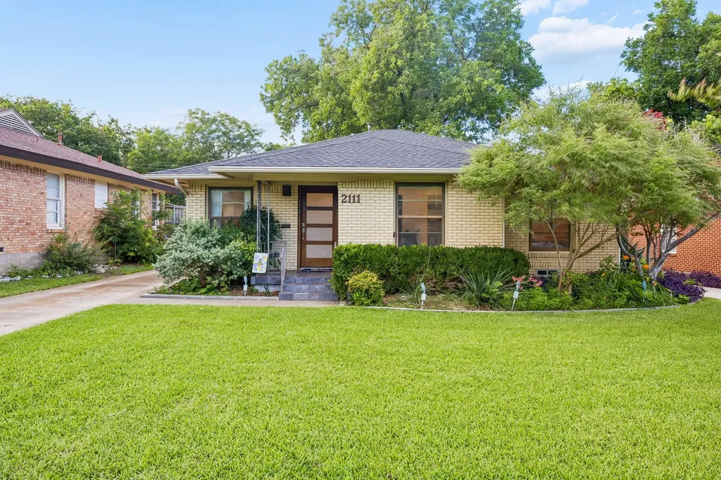 2111 Melbourne Avenue Dallas TX 75224