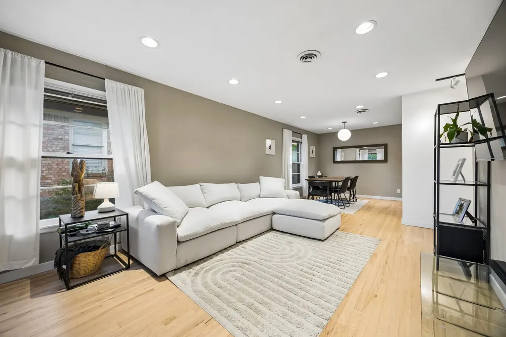 2111 Melbourne Avenue Dallas TX 75224