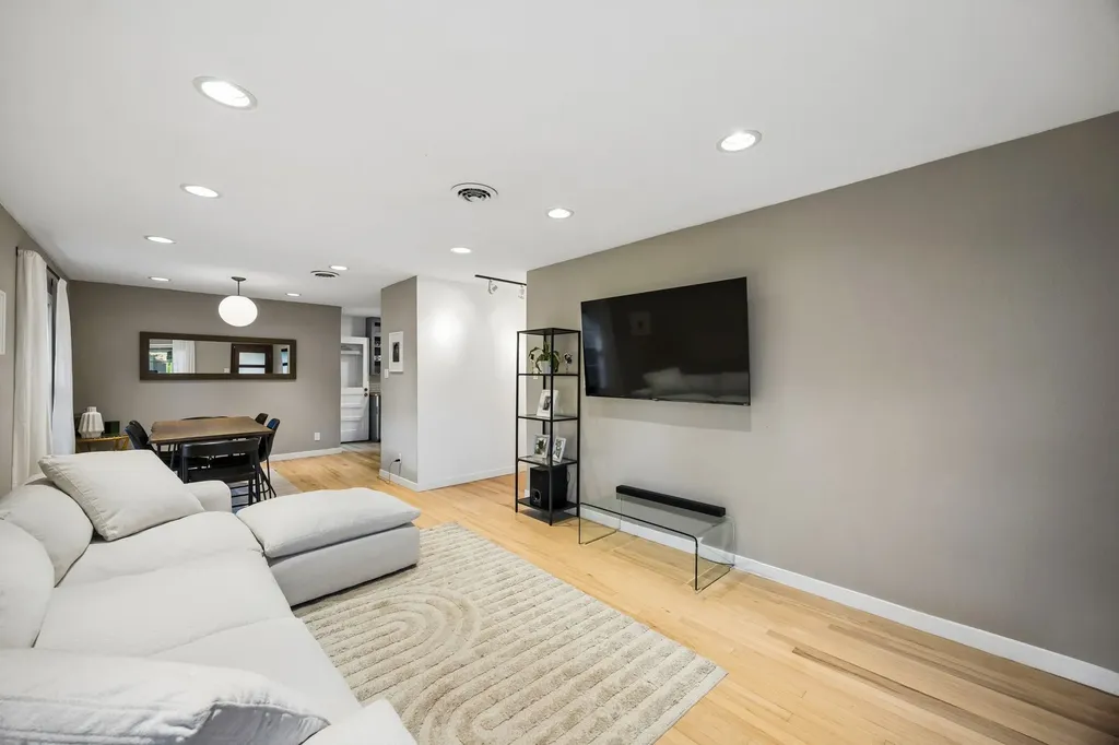 2111 Melbourne Avenue Dallas TX 75224