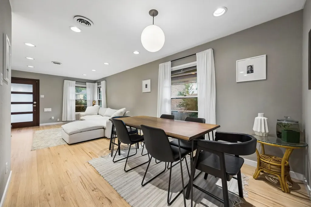 2111 Melbourne Avenue Dallas TX 75224