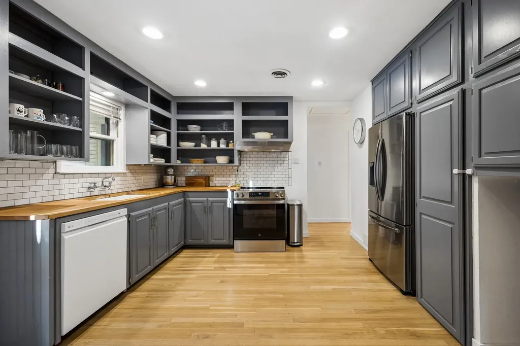 2111 Melbourne Avenue Dallas TX 75224