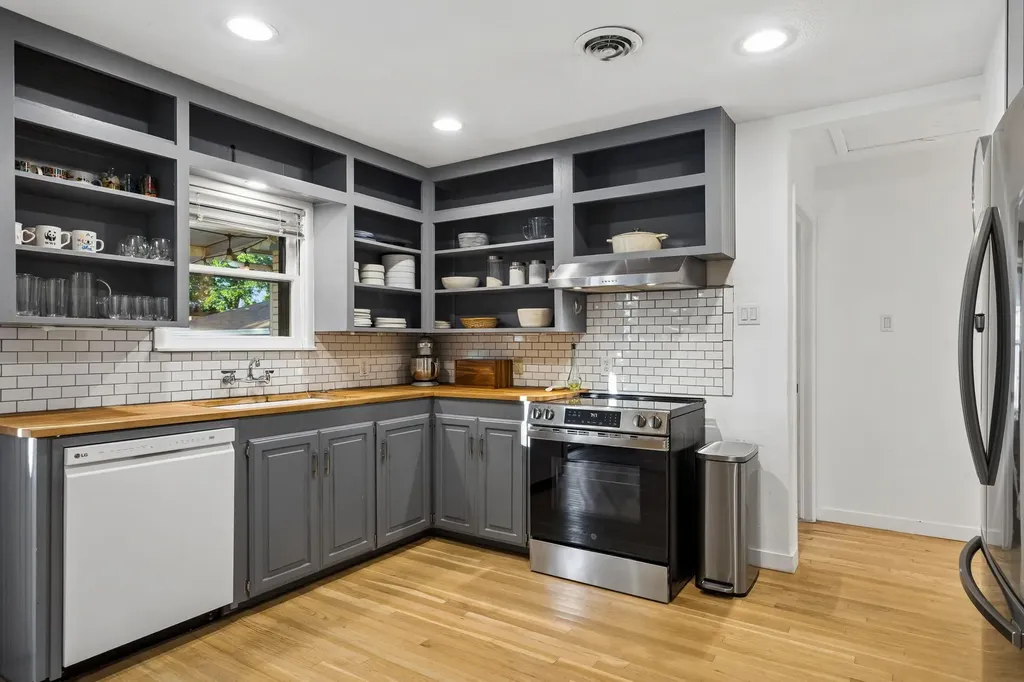 2111 Melbourne Avenue Dallas TX 75224