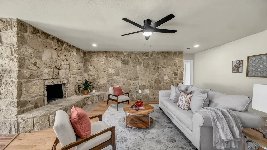 3905 Mountain Vista Drive Granbury TX 76048