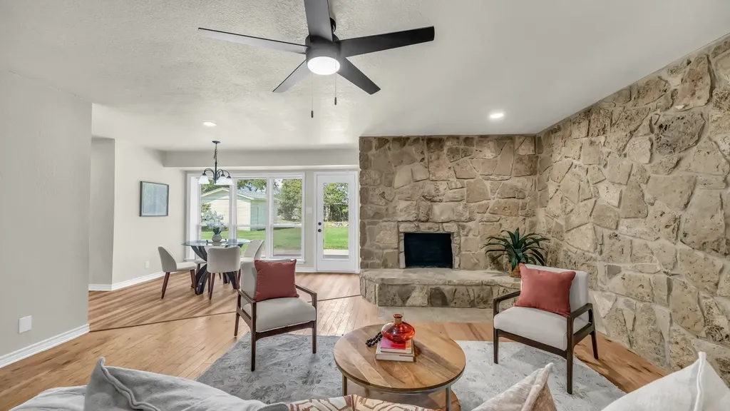 3905 Mountain Vista Drive Granbury TX 76048