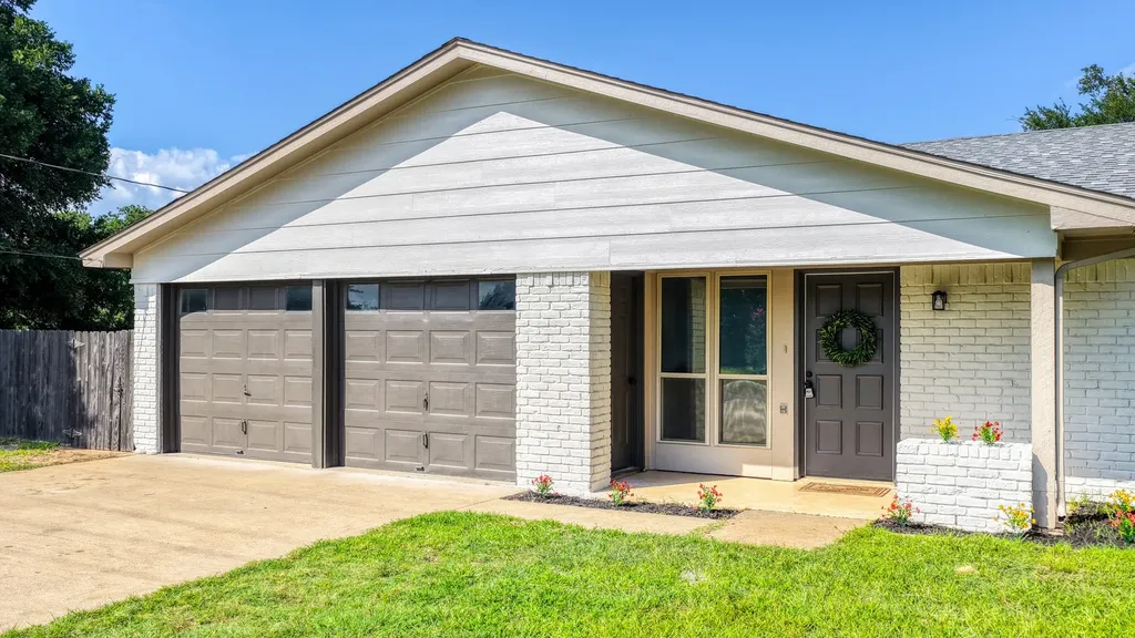 3905 Mountain Vista Drive Granbury TX 76048