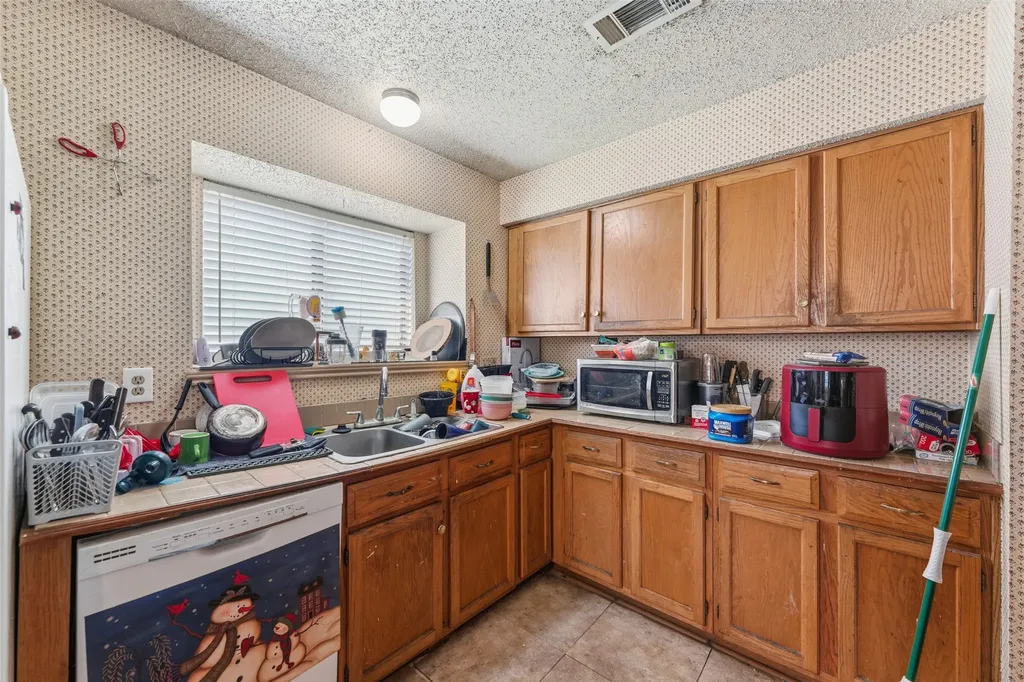 106 E Schreiber Street Garland TX 75040