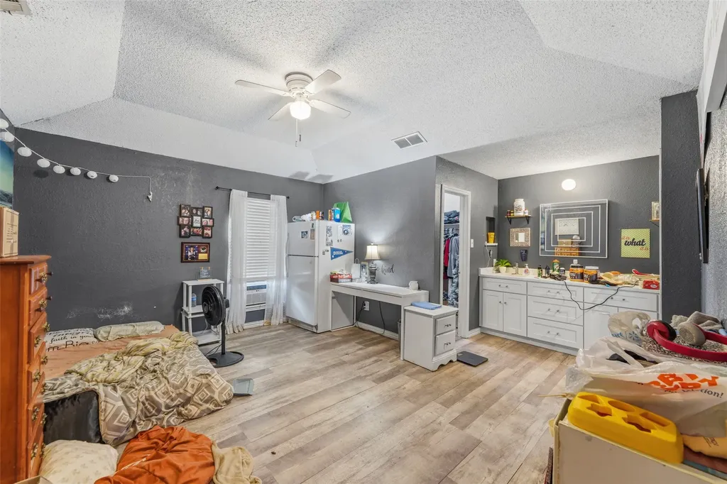 106 E Schreiber Street Garland TX 75040