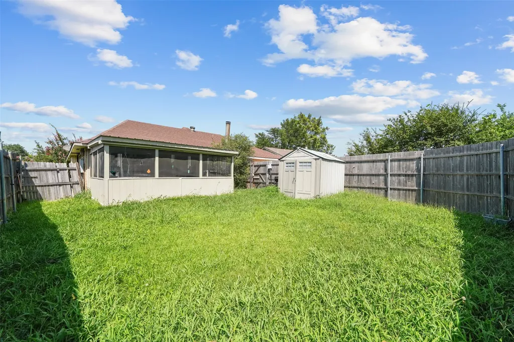 106 E Schreiber Street Garland TX 75040