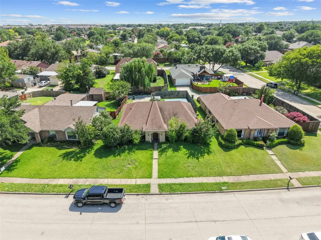 106 E Schreiber Street Garland TX 75040