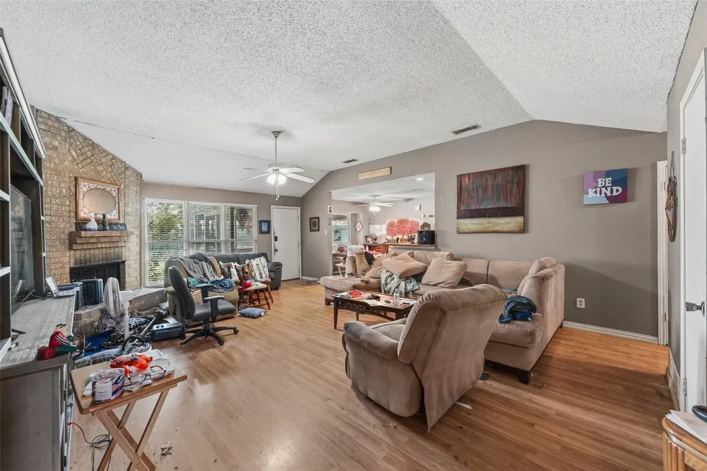106 E Schreiber Street Garland TX 75040