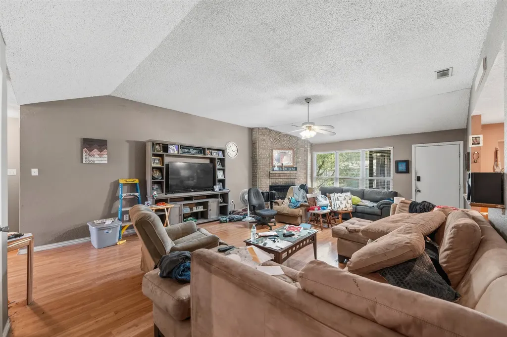 106 E Schreiber Street Garland TX 75040