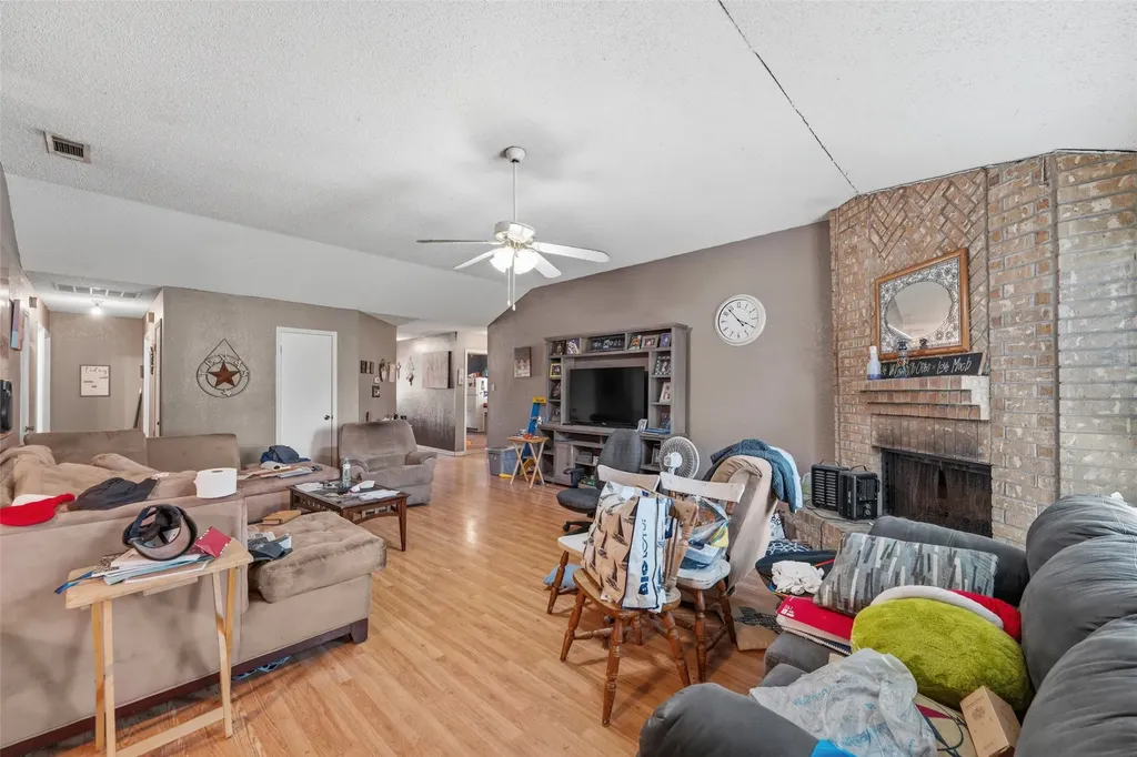 106 E Schreiber Street Garland TX 75040