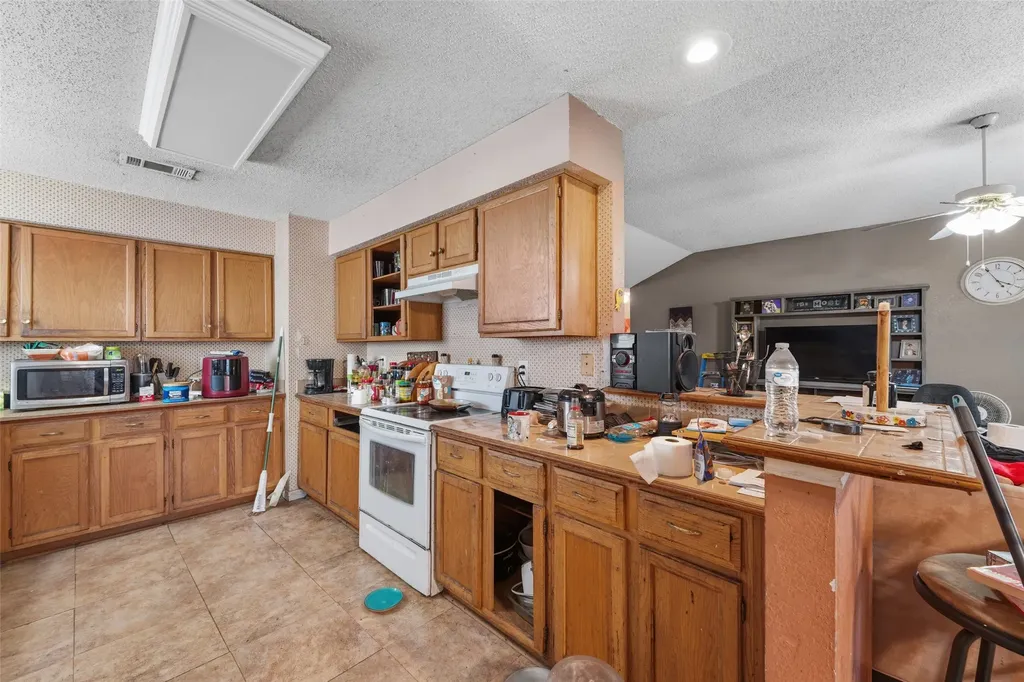 106 E Schreiber Street Garland TX 75040