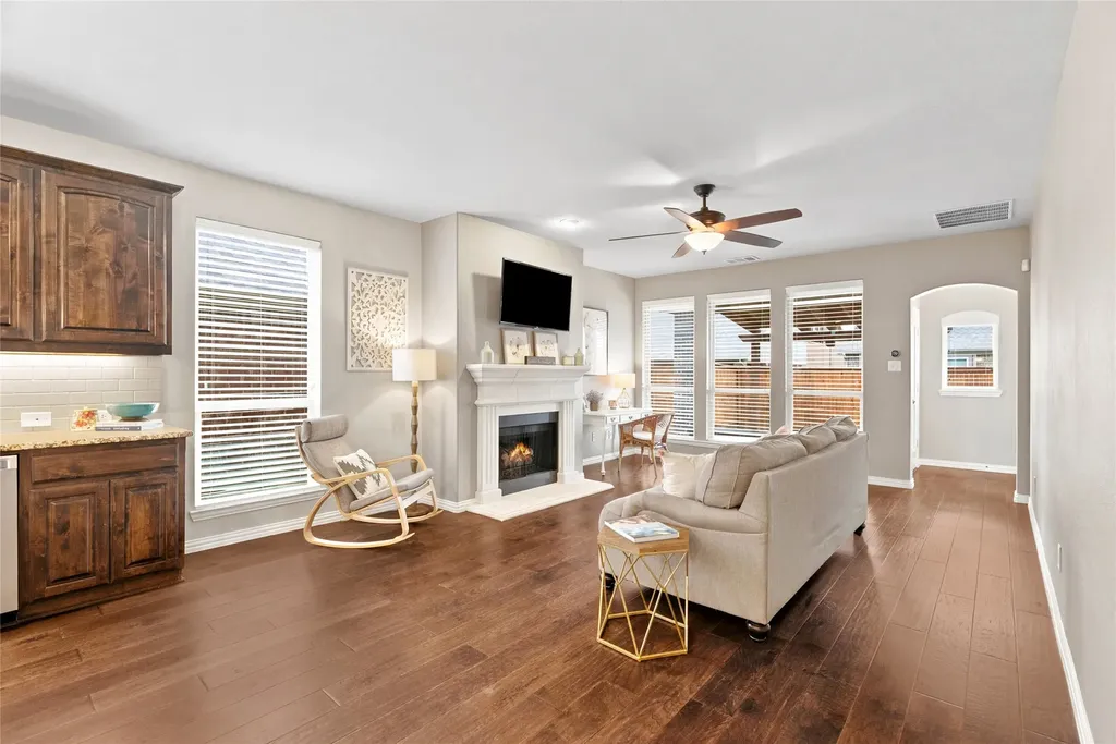 800 Kirby Drive Lantana TX 76226