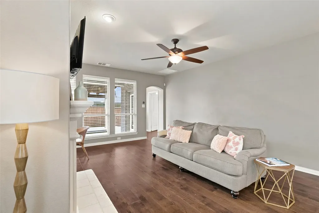 800 Kirby Drive Lantana TX 76226