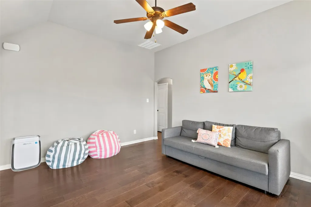 800 Kirby Drive Lantana TX 76226