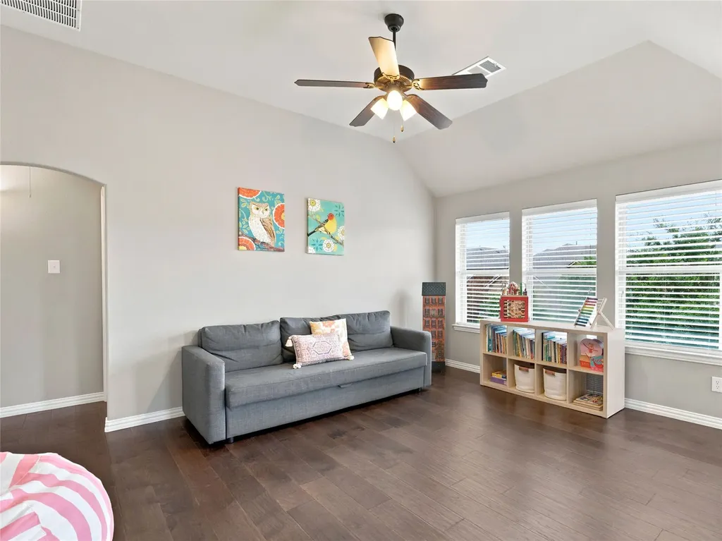 800 Kirby Drive Lantana TX 76226
