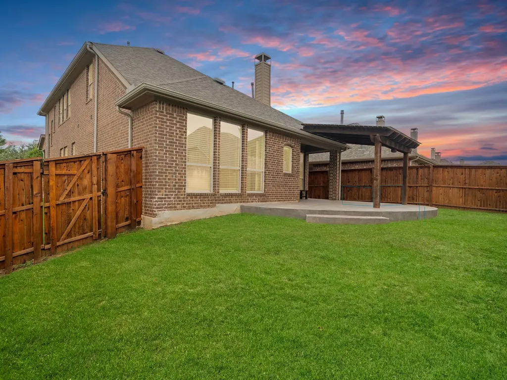 800 Kirby Drive Lantana TX 76226