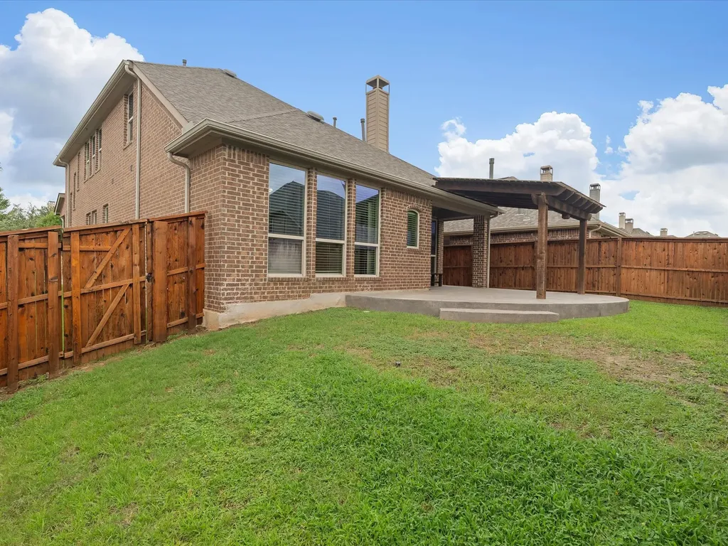 800 Kirby Drive Lantana TX 76226