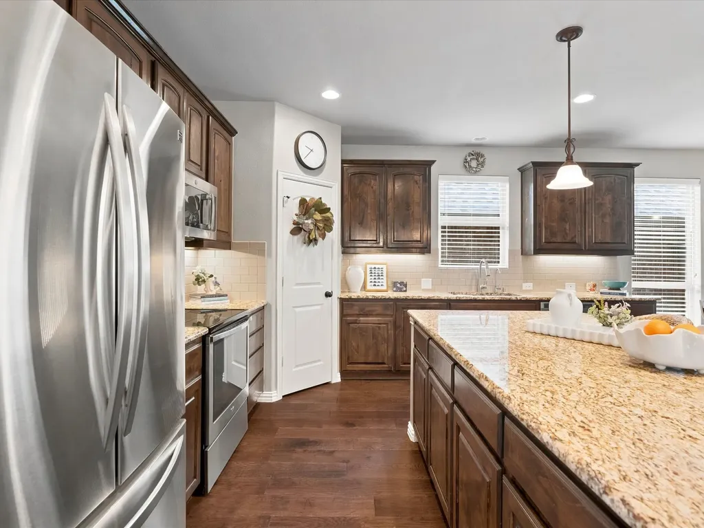 800 Kirby Drive Lantana TX 76226
