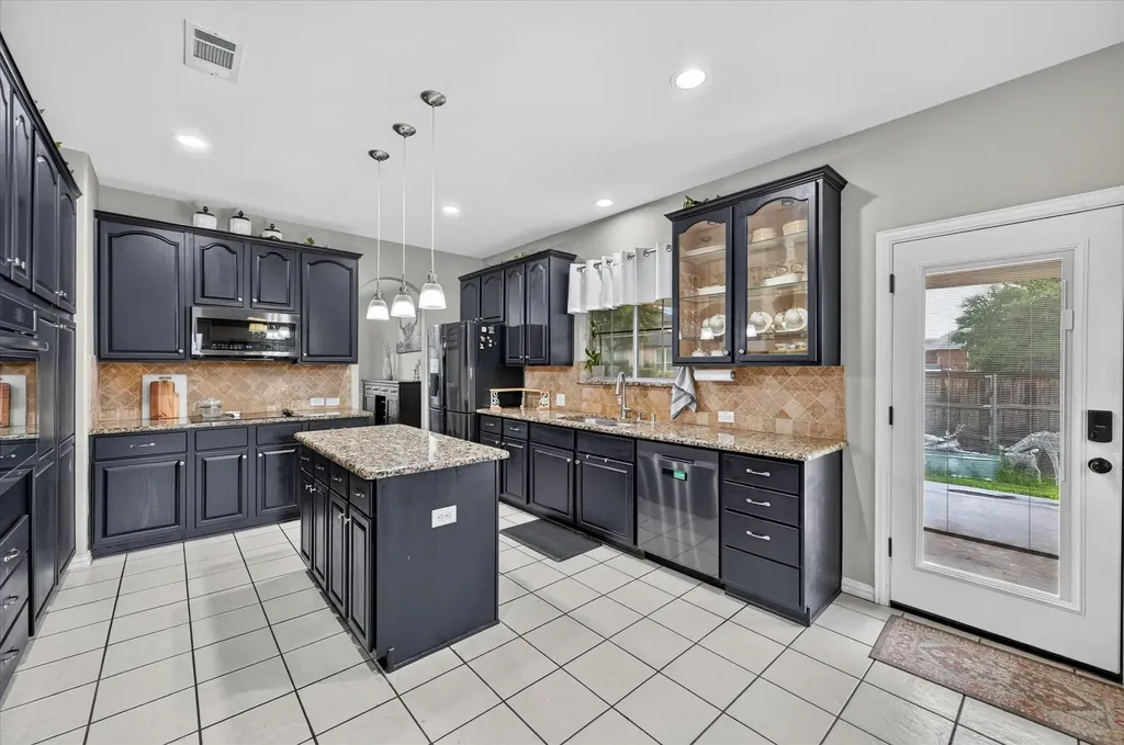 851 Bridle Path Burleson TX 76028