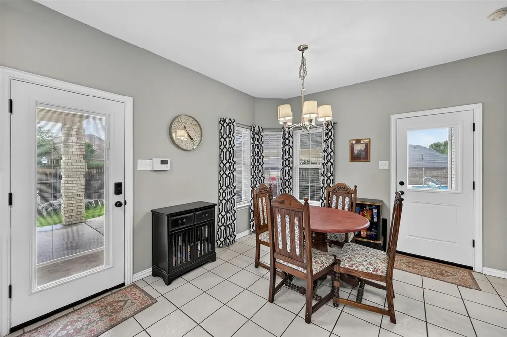 851 Bridle Path Burleson TX 76028