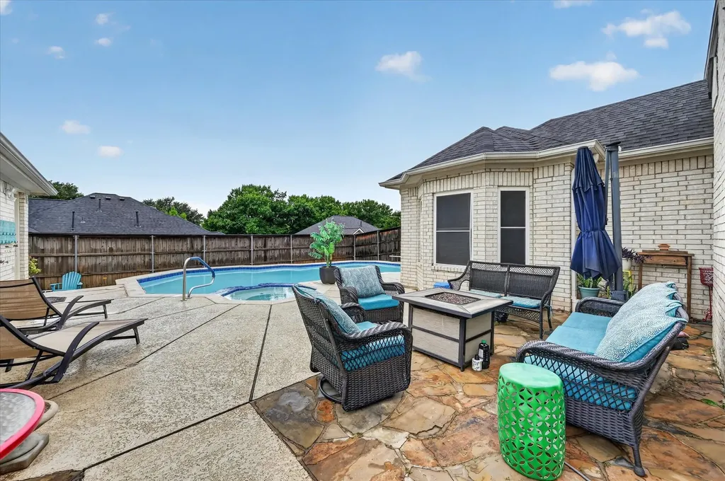 851 Bridle Path Burleson TX 76028