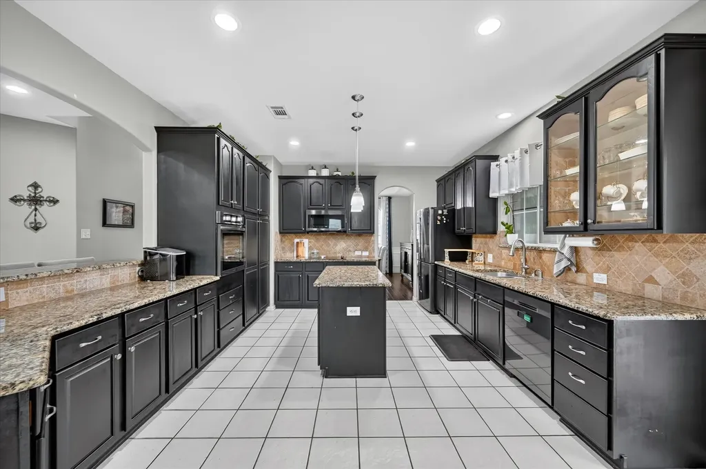 851 Bridle Path Burleson TX 76028
