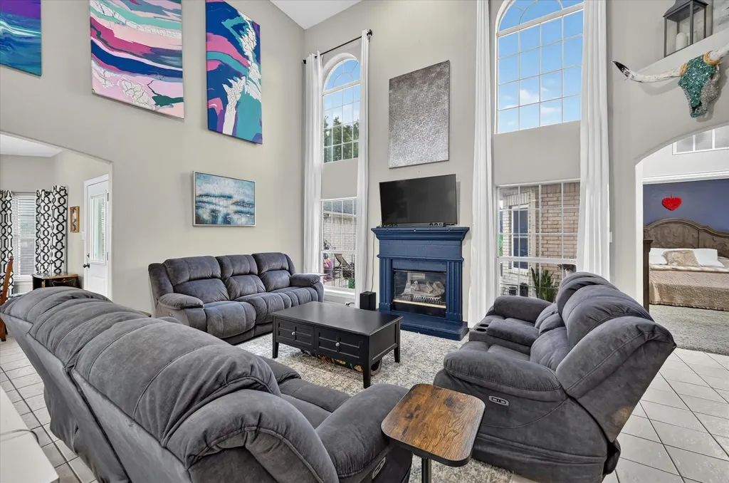 851 Bridle Path Burleson TX 76028