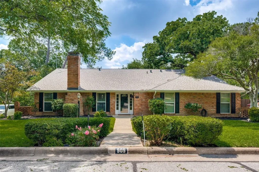 909 Edgecliff Drive Bedford TX 76022