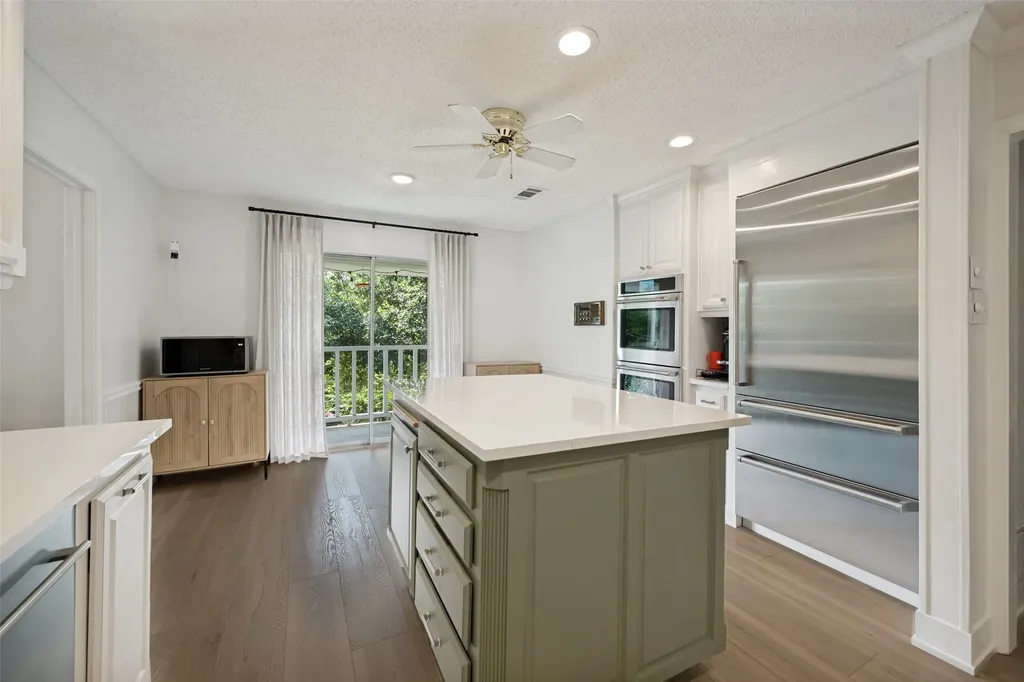 909 Edgecliff Drive Bedford TX 76022