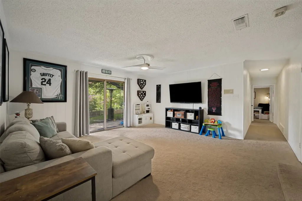 909 Edgecliff Drive Bedford TX 76022