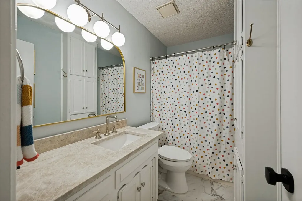 909 Edgecliff Drive Bedford TX 76022