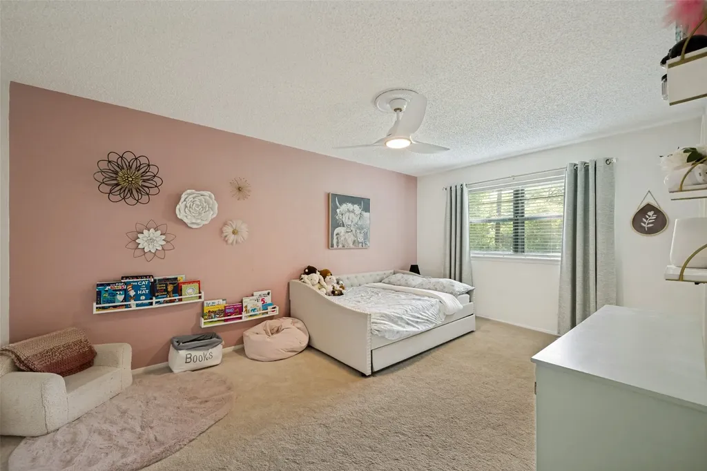 909 Edgecliff Drive Bedford TX 76022