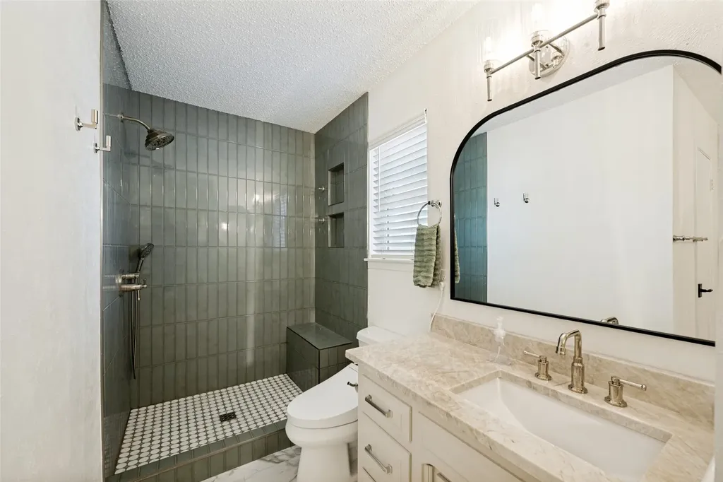 909 Edgecliff Drive Bedford TX 76022