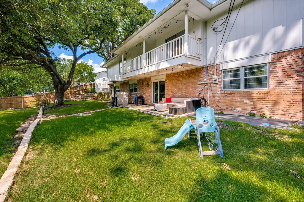 909 Edgecliff Drive Bedford TX 76022