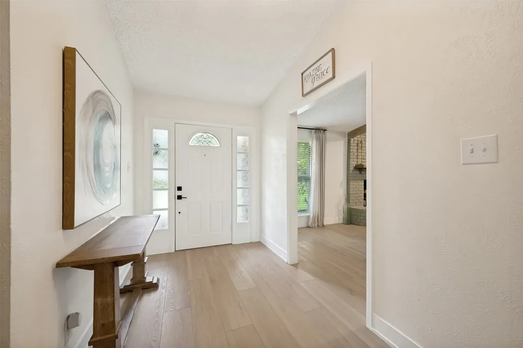 909 Edgecliff Drive Bedford TX 76022