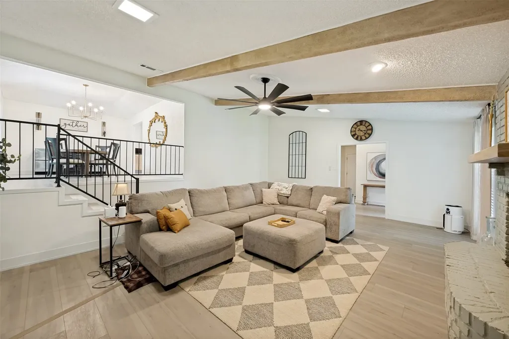 909 Edgecliff Drive Bedford TX 76022