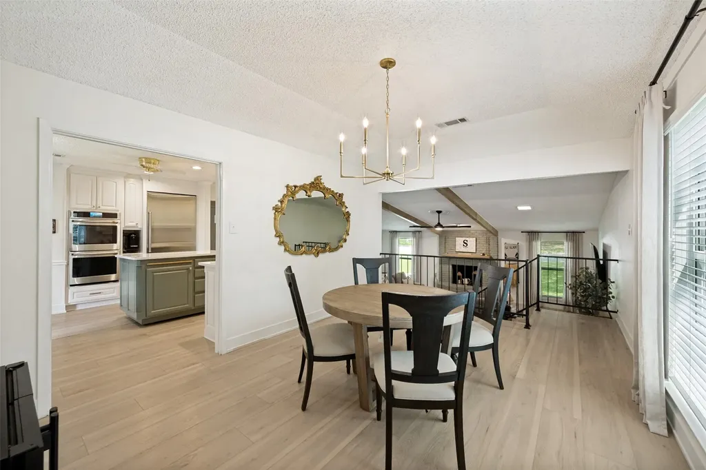 909 Edgecliff Drive Bedford TX 76022