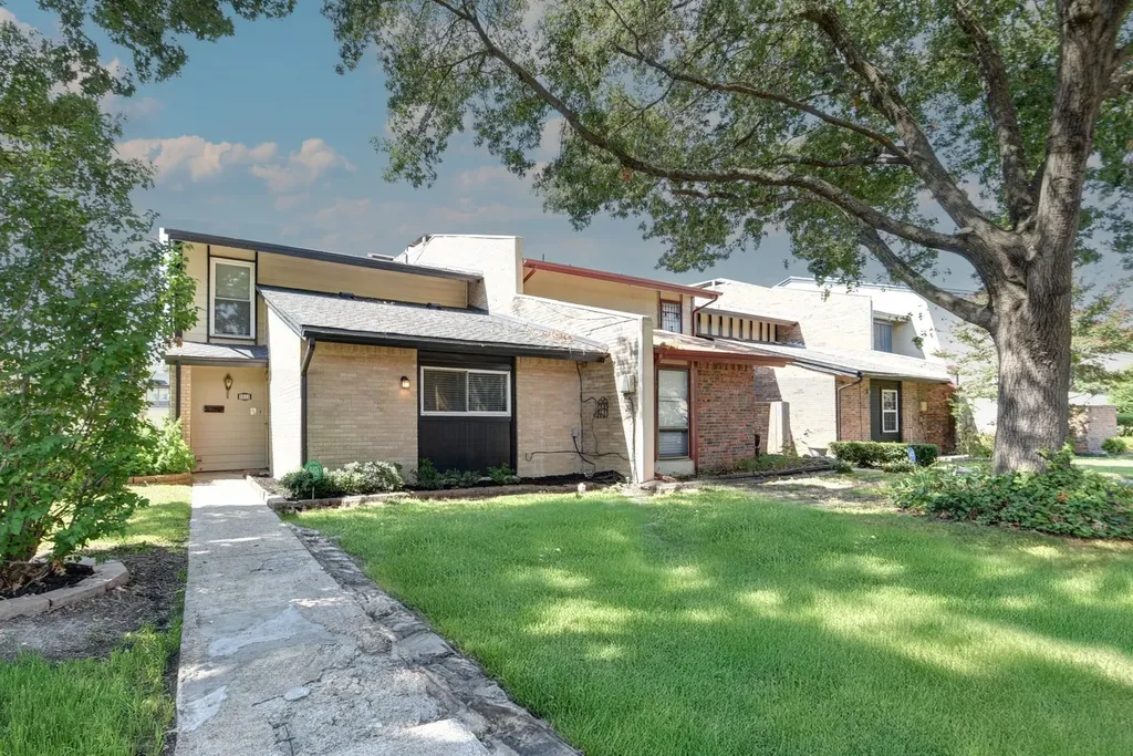 2012 Court Place Garland TX 75041